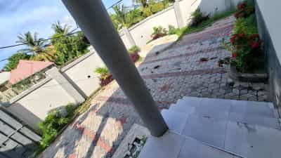 Nyumba ya vyumba vitatu inauzwa Tabata Kinyerezi, Dar Es Salaam (320 sqm)