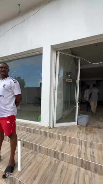 Duka linapangishwa Sinza, Dar Es Salaam