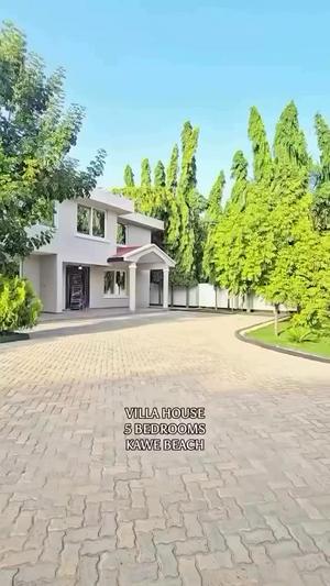 Villa ya vyumba vitano inapangishwa Kawe Beach, Dar Es Salaam