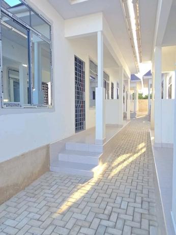 Nyumba/Apartment ya vyumba 8 inauzwa Buswelu Center, Mwanza