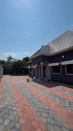 Nyumba ya vyumba vinne inapangishwa Kijitonyama Heko, Dar Es Salaam Nyumba ya vyumba vinne inapangishwa Kijitonyama Heko, Dar Es Salaam