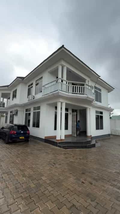 Apartment ya vyumba vitatu inapangishwa Ununio Beach, Dar Es Salaam