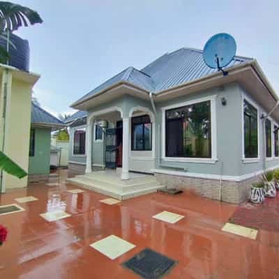 Nyumba ya vyumba vitatu inauzwa Kivule, Dar Es Salaam (670 sqm)