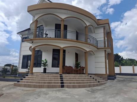 Nyumba (Furnished) ya vyumba vinne inapangishwa Bunju B mwisho (Sokoni), Dar Es Salaam Nyumba (Furnished) ya vyumba vinne inapangishwa Bunju B mwisho (Sokoni), Dar Es Salaam
