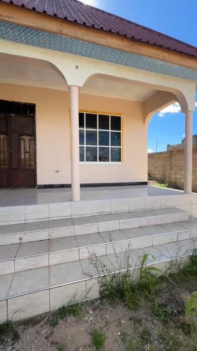 Nyumba ya vyumba vinne inapangishwa MSALATO ARUSHA ROAD