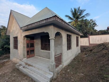 Nyumba ya vyumba viwili inauzwa Kimara Temboni Polisi, Dar Es Salaam (1100 sqm) Nyumba ya vyumba viwili inauzwa Kimara Temboni Polisi, Dar Es Salaam (1100 sqm)