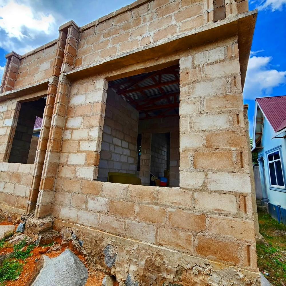 media -8