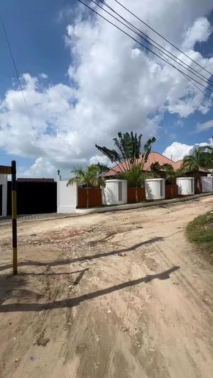 Nyumba ya vyumba vitatu inauzwa Tegeta Masait, Dar Es Salaam (600 sqm) Nyumba ya vyumba vitatu inauzwa Tegeta Masait, Dar Es Salaam (600 sqm)