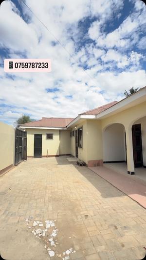 Nyumba ya vyumba vitatu inapangishwa Kigamboni Darajani, Dar Es Salaam Nyumba ya vyumba vitatu inapangishwa Kigamboni Darajani, Dar Es Salaam