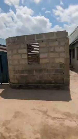 Nyumba ya vyumba vitatu inauzwa Mbagala Chamaz Saku, Dar Es Salaam Nyumba ya vyumba vitatu inauzwa Mbagala Chamaz Saku, Dar Es Salaam