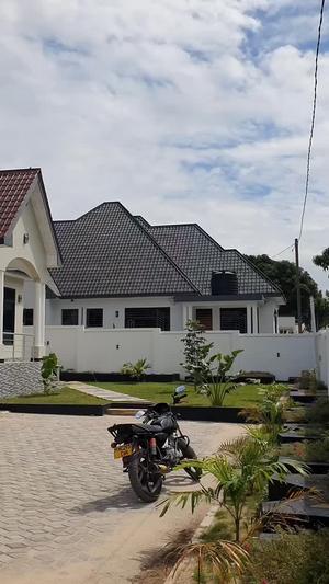 Nyumba ya vyumba vitatu inauzwa Goba Center, Dar Es Salaam (800 sqm)