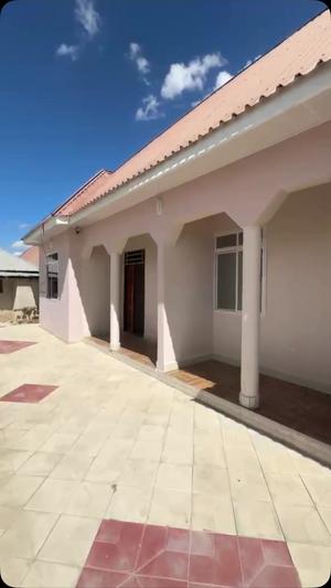Nyumba ya vyumba viwili inapangishwa Jirani na mjini, Ruvuma