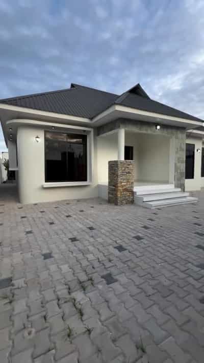 Nyumba ya vyumba vinne inauzwa Mbweni, Dar Es Salaam (700 sqm)