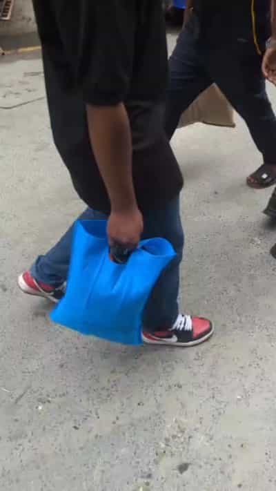 Duka linapangishwa Kariakoo, Dar Es Salaam