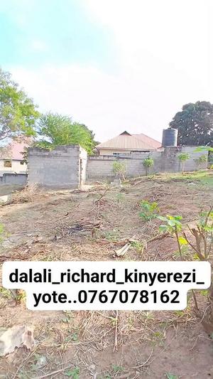 Kiwanja kinauzwa Kinyerezi, Dar Es Salaam sqm 400 Kiwanja kinauzwa Kinyerezi, Dar Es Salaam sqm 400