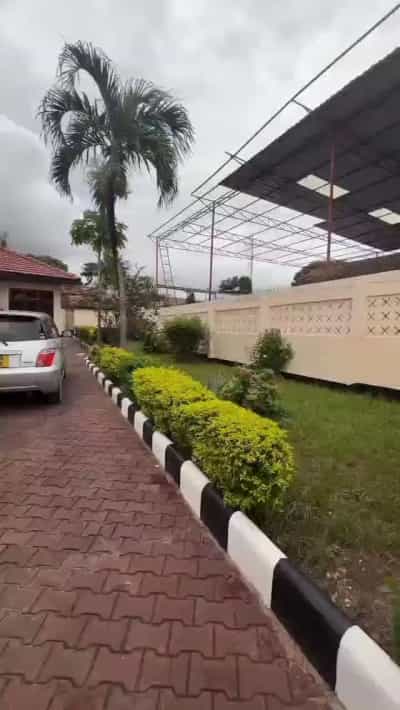 Nyumba inauzwa Kijitonyama, Dar Es Salaam (645 sqm) Nyumba inauzwa Kijitonyama, Dar Es Salaam (645 sqm)