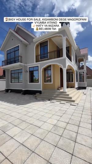 Nyumba ya vyumba vitano inauzwa Kigamboni, Dege Magorofani, Dar Es Salaam (1200 sqm)