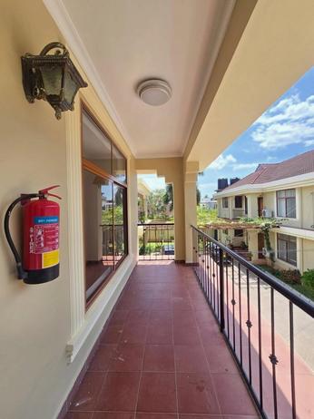 Apartment ya vyumba vitatu inapangishwa Mikocheni, Dar Es Salaam Apartment ya vyumba vitatu inapangishwa Mikocheni, Dar Es Salaam