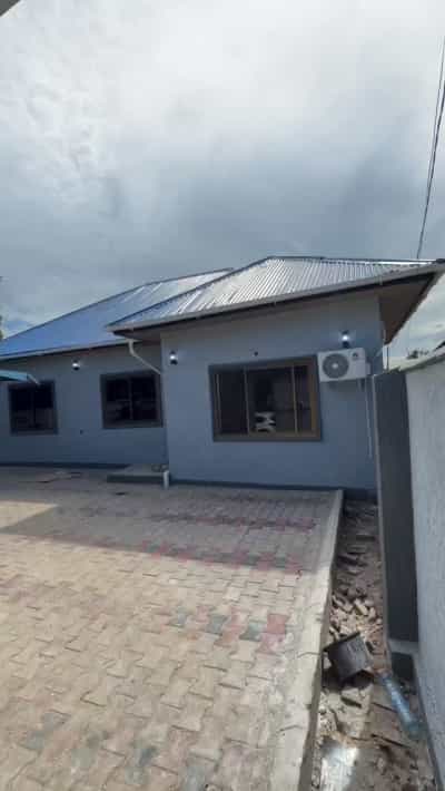 Nyumba ya vyumba vitatu inapangishwa Mbezi Beach Makonde, Dar Es Salaam Nyumba ya vyumba vitatu inapangishwa Mbezi Beach Makonde, Dar Es Salaam