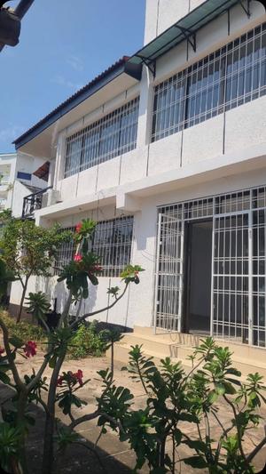 Villa ya vyumba vinne inapangishwa Msasani, Dar Es Salaam