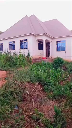 Nyumba ya vyumba vinne inauzwa Buhongwa, Mwanza (1400 sqm)