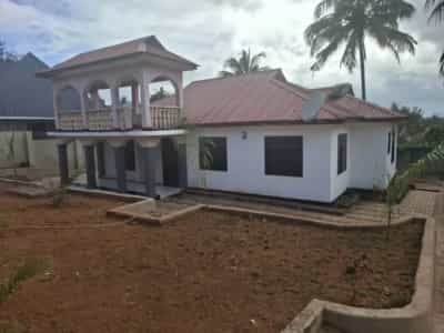 Nyumba ya vyumba vitatu inauzwa Mbezi Msumi, Dar Es Salaam (1200 sqm)