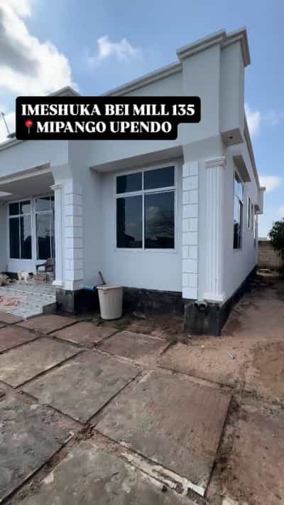 Nyumba ya vyumba vitatu inauzwa Upendo Road Mipango, Dodoma (1200 sqm)