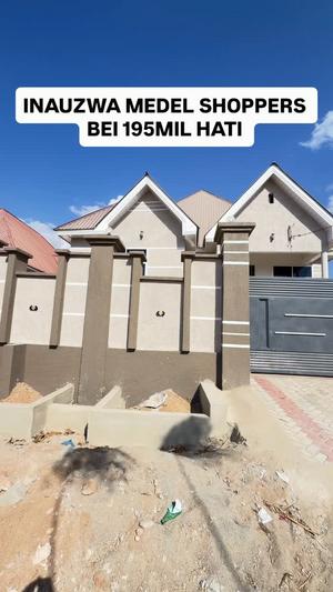 Nyumba ya vyumba vitatu inauzwa Medeli Shoppers, Dodoma (400 sqm) Nyumba ya vyumba vitatu inauzwa Medeli Shoppers, Dodoma (400 sqm)