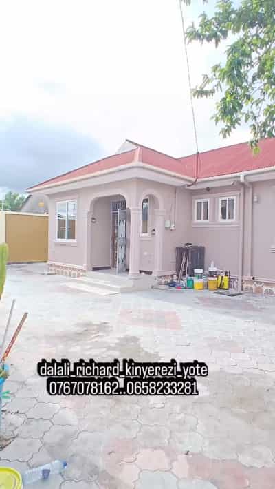 Nyumba ya vyumba vitatu inapangishwa Tabata Mongo La Ndege, Dar Es Salaam Nyumba ya vyumba vitatu inapangishwa Tabata Mongo La Ndege, Dar Es Salaam