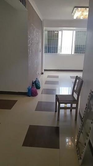 Apartment ya vyumba vitatu inapangishwa Kariakoo Muhoro, Dar Es Salaam Apartment ya vyumba vitatu inapangishwa Kariakoo Muhoro, Dar Es Salaam