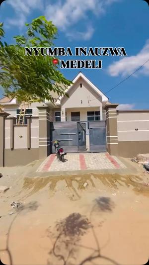 Nyumba ya vyumba vitatu inauzwa Medeli, Dodoma (400 sqm) Nyumba ya vyumba vitatu inauzwa Medeli, Dodoma (400 sqm)