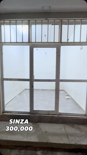 Duka linapangishwa Sinza, Dar Es Salaam