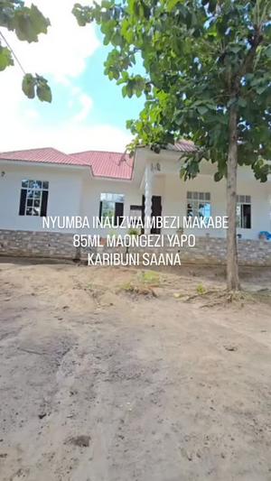 Nyumba ya vyumba vitatu inauzwa Mbezi Makabe, Dar Es Salaam (750 sqm) Nyumba ya vyumba vitatu inauzwa Mbezi Makabe, Dar Es Salaam (750 sqm)