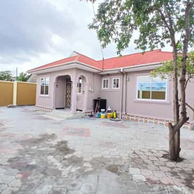 Nyumba ya vyumba vitatu inapangishwa Tabata Mongo La Ndege, Dar Es Salaam Nyumba ya vyumba vitatu inapangishwa Tabata Mongo La Ndege, Dar Es Salaam