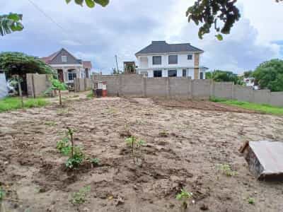 Kiwanja kinauzwa Tabata Kinyerezi Mwisho, Kwa Makofia Street, Dar Es Salaam (1200 sqm)