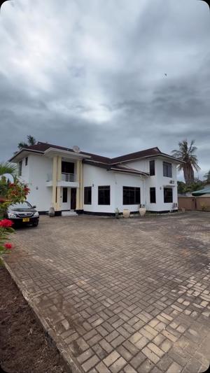 5 Bedrooms House for Rent in Mbezi Beach, Dar Es Salaam 5 Bedrooms House for Rent in Mbezi Beach, Dar Es Salaam