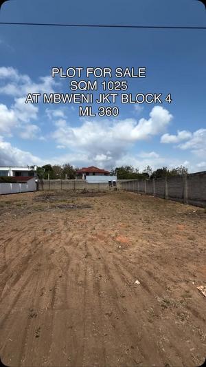 Kiwanja kinauzwa Mbweni Jkt Block 4, Dar Es Salaam (1025 sqm) Kiwanja kinauzwa Mbweni Jkt Block 4, Dar Es Salaam (1025 sqm)