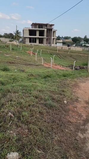 Kiwanja kinauzwa Madale Kontena, Dar Es Salaam (1000 sqm)