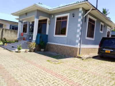 House for Sale in Mbezi Beach, Dar Es Salaam (1000 sqm)