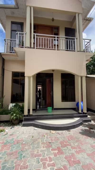 Nyumba ya vyumba vitatu inapangishwa Sinza, Dar Es Salaam