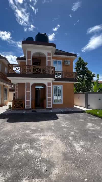 Apartment (Furnished) ya vyumba vitatu inapangishwa Kunduchi Beach, Dar Es Salaam