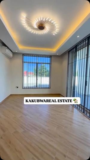 Nyumba ya vyumba vitano inauzwa Mbezi Beach, Dar Es Salaam (1800 sqm) Nyumba ya vyumba vitano inauzwa Mbezi Beach, Dar Es Salaam (1800 sqm)