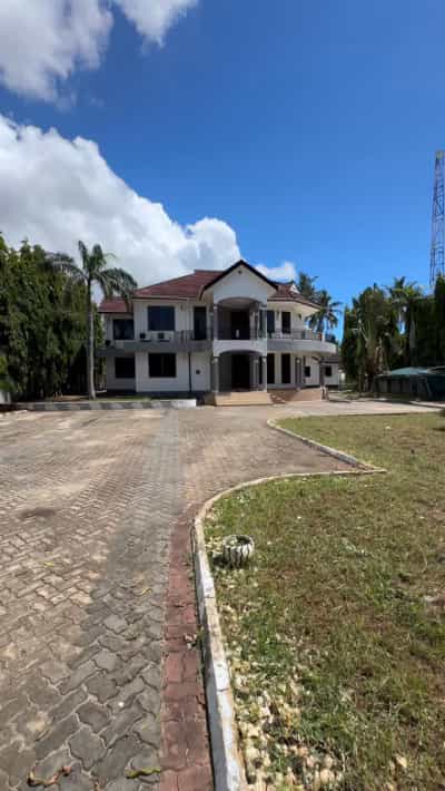 8 Bedrooms House for Rent in Mbezi Beach – Upande wa Chini, Dar Es Salaam