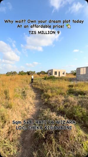 Kiwanja kinauzwa Cheka Kigamboni, Dar Es Salaam (548 sqm) Kiwanja kinauzwa Cheka Kigamboni, Dar Es Salaam (548 sqm)