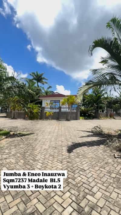 Nyumba ya vyumba vitatu inauzwa Madale Polisi, Dar Es Salaam (7237 sqm) Nyumba ya vyumba vitatu inauzwa Madale Polisi, Dar Es Salaam (7237 sqm)