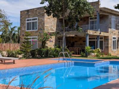 Nyumba (Furnished) ya vyumba vitano inapangishwa Mbezi Beach, Dar Es Salaam