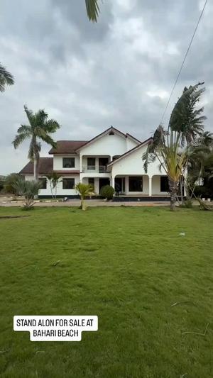 5 Bedrooms House for Sale in Bahari Beach, Dar Es Salaam (1800 sqm)