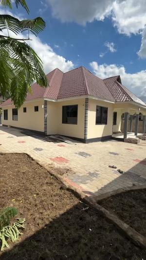 Nyumba ya vyumba vitatu inapangishwa Mbweni Raund About, Dar Es Salaam Nyumba ya vyumba vitatu inapangishwa Mbweni Raund About, Dar Es Salaam