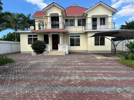 Nyumba ya vyumba 6 inauzwa Mbweni, Malindi, Dar Es Salaam (804 sqm) Nyumba ya vyumba 6 inauzwa Mbweni, Malindi, Dar Es Salaam (804 sqm)