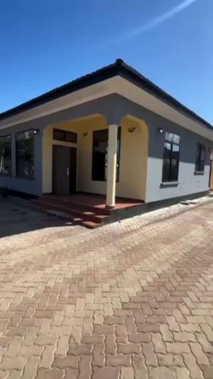 Nyumba ya vyumba vitatu inapangishwa Kunduchi Jeshini, Dar Es Salaam Nyumba ya vyumba vitatu inapangishwa Kunduchi Jeshini, Dar Es Salaam